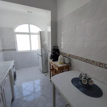 Casa Flor - T2 No Centro Da - Αλμπουφέιρα