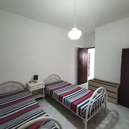 Casa Flor - T2 No Centro Da - * Αλμπουφέιρα