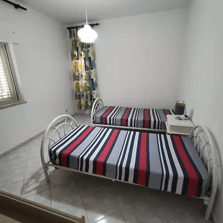 Casa Flor - T2 No Centro Da - Αλμπουφέιρα