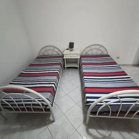 Casa Flor - T2 No Centro Da - Αλμπουφέιρα